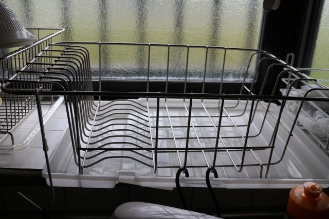 キッチンの水切りかごの掃除方法は？水垢、カビ、ヌメリの落とし方 掃除屋10年のプロ「リュウジ」が教える本当の汚れ