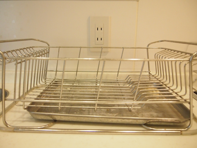 キッチンの水切りかごの掃除方法は？水垢、カビ、ヌメリの落とし方 掃除屋10年のプロ「リュウジ」が教える本当の汚れ